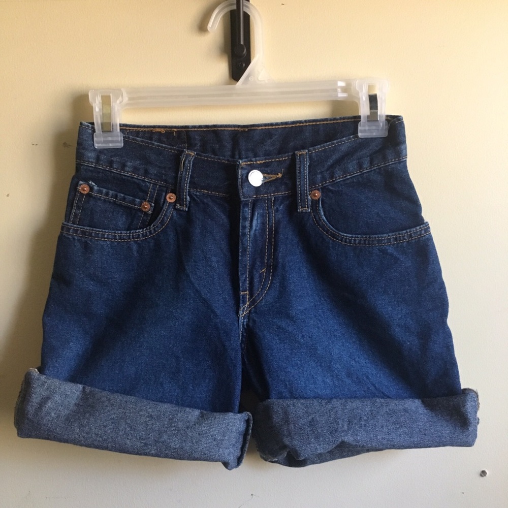 levi middle/high-waisted dark wash shorts!